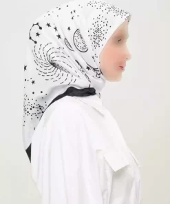 روسری لیز نمیخورد روزانه طرحدار چند رنگ غیر کریستالی دیجیتال برند Madame Polo کد 1757934723
