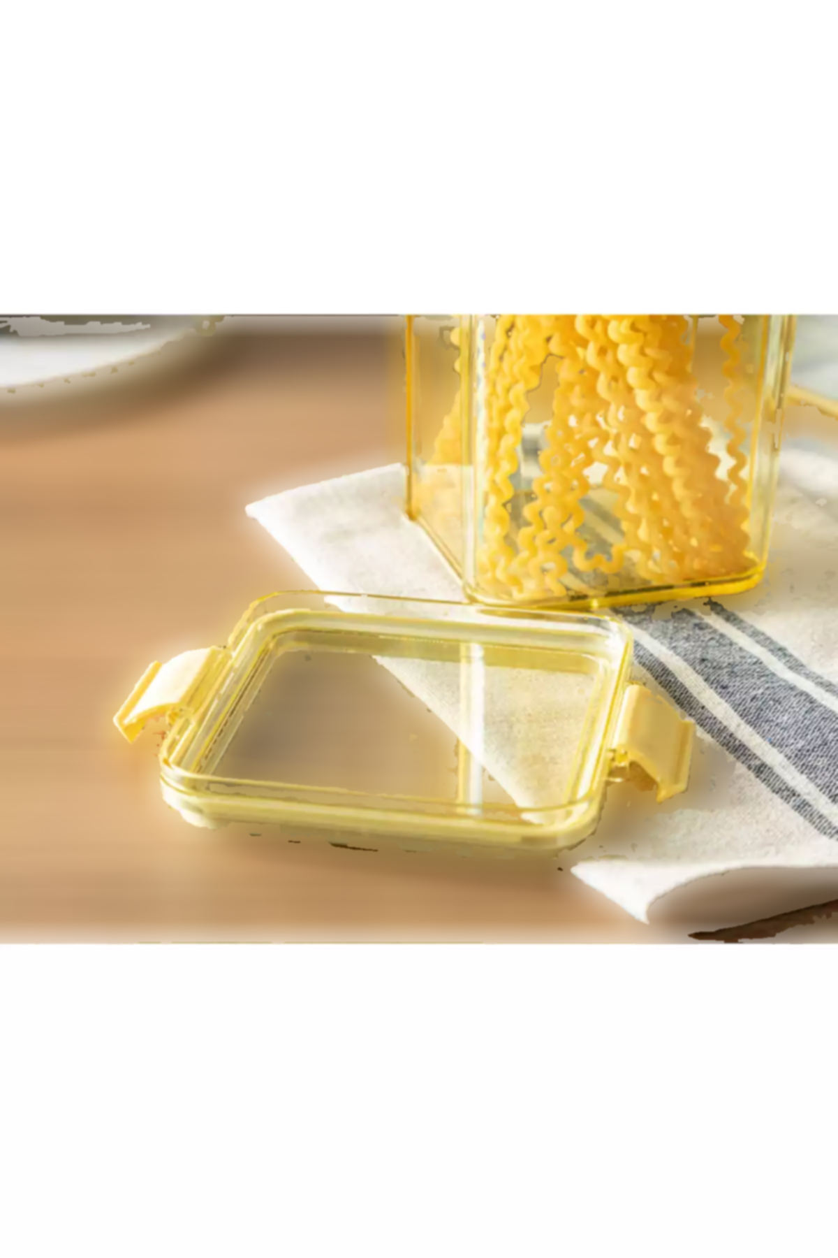 ظرف مواد غذایی پلاستیکی 1800میلی لیتر زرد رنگارتو برند English Home کد 1758379271