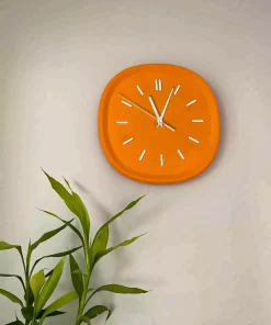 ساعت دیواری باتری دار طرح تزئینی پلی استر مربع نارنجی رنگی ریخته 26cm برند Genel Markalar کد 1758139933