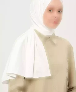 شال ساده پارچه لیز نمیخورد طرحدار تویل سفید غیر کریستالی برند Madame Polo کد 1757934662