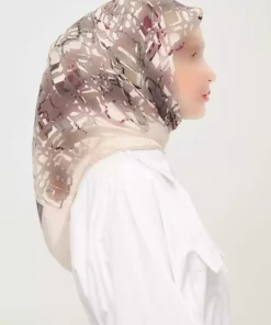 روسری لیز نمیخورد روزانه طرح‎دار چاپی چند رنگ غیر کریستالی برند Madame Polo کد 1757934728