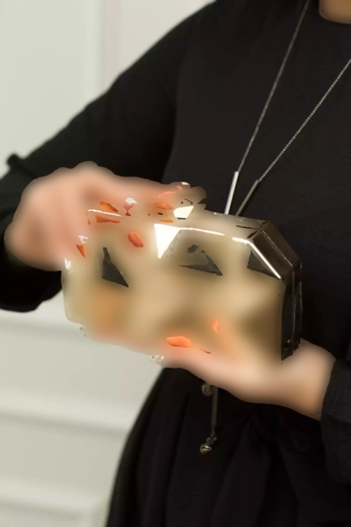 کیف مجلسی فلزی طلایی زنانه برند weem bag کد 1758422464