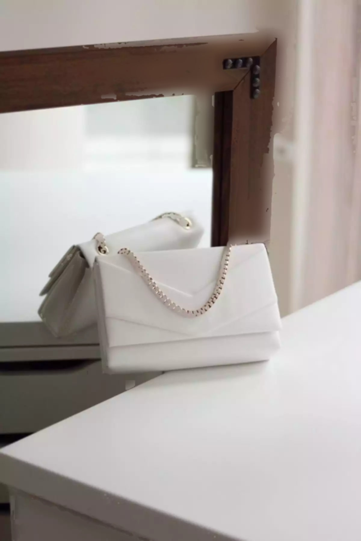 کیف دوشی جعبه سفید زنانه برند Moom Bag کد 1758404471