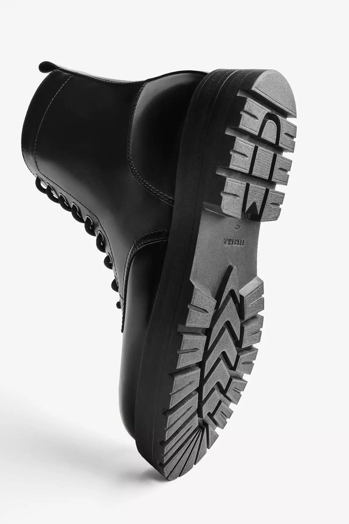 پاشنه کلفت پوتین مشکی مردانه برند Bershka کد 1757195348