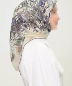 روسری لیز نمیخورد روزانه طرحدار چاپی چند رنگ غیر کریستالی برند Madame Polo کد 1757930654