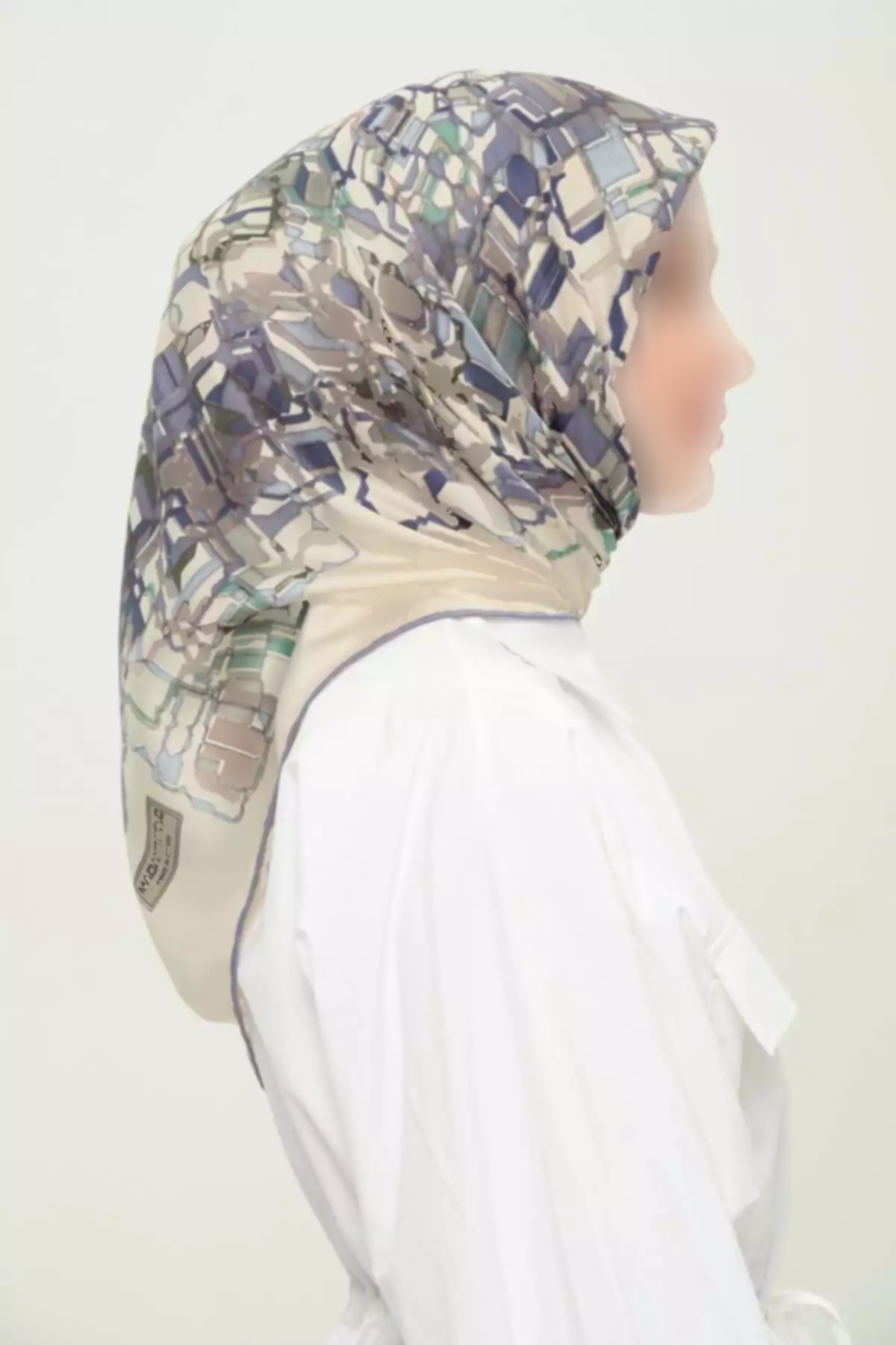 روسری لیز نمیخورد روزانه طرحدار چاپی چند رنگ غیر کریستالی برند Madame Polo کد 1757930654