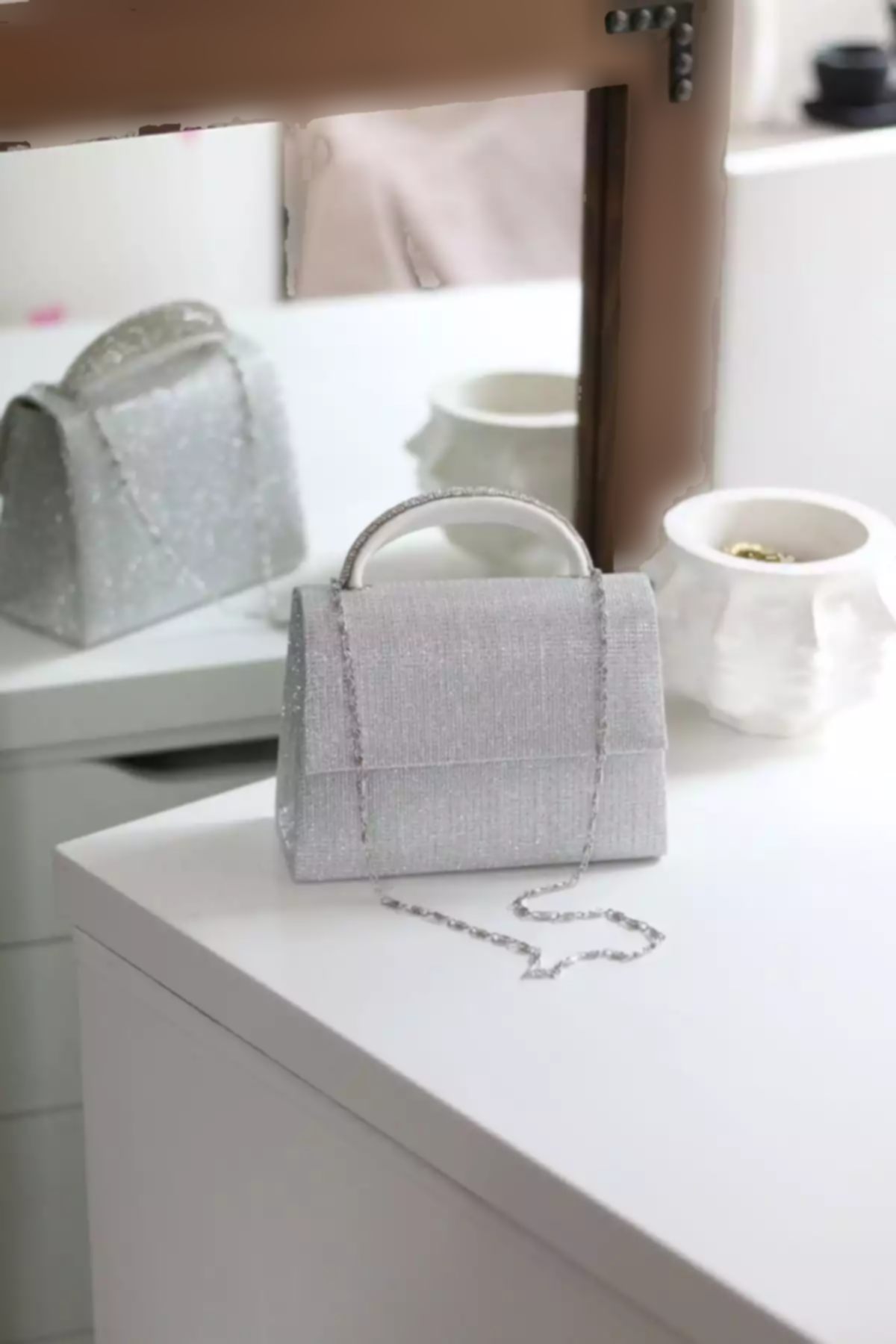 کیف دوشی مجلسی طرحدار اکریلیکی نقره ای زنانه برند Moom Bag کد 1758397266