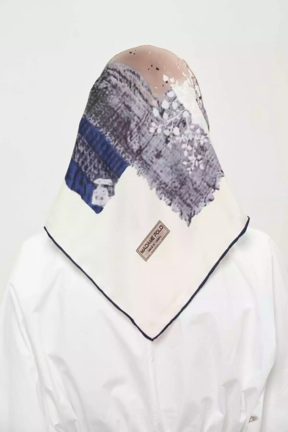 روسری لیز نمیخورد روزانه طرحدار چاپی چند رنگ غیر کریستالی برند Madame Polo کد 1757935863