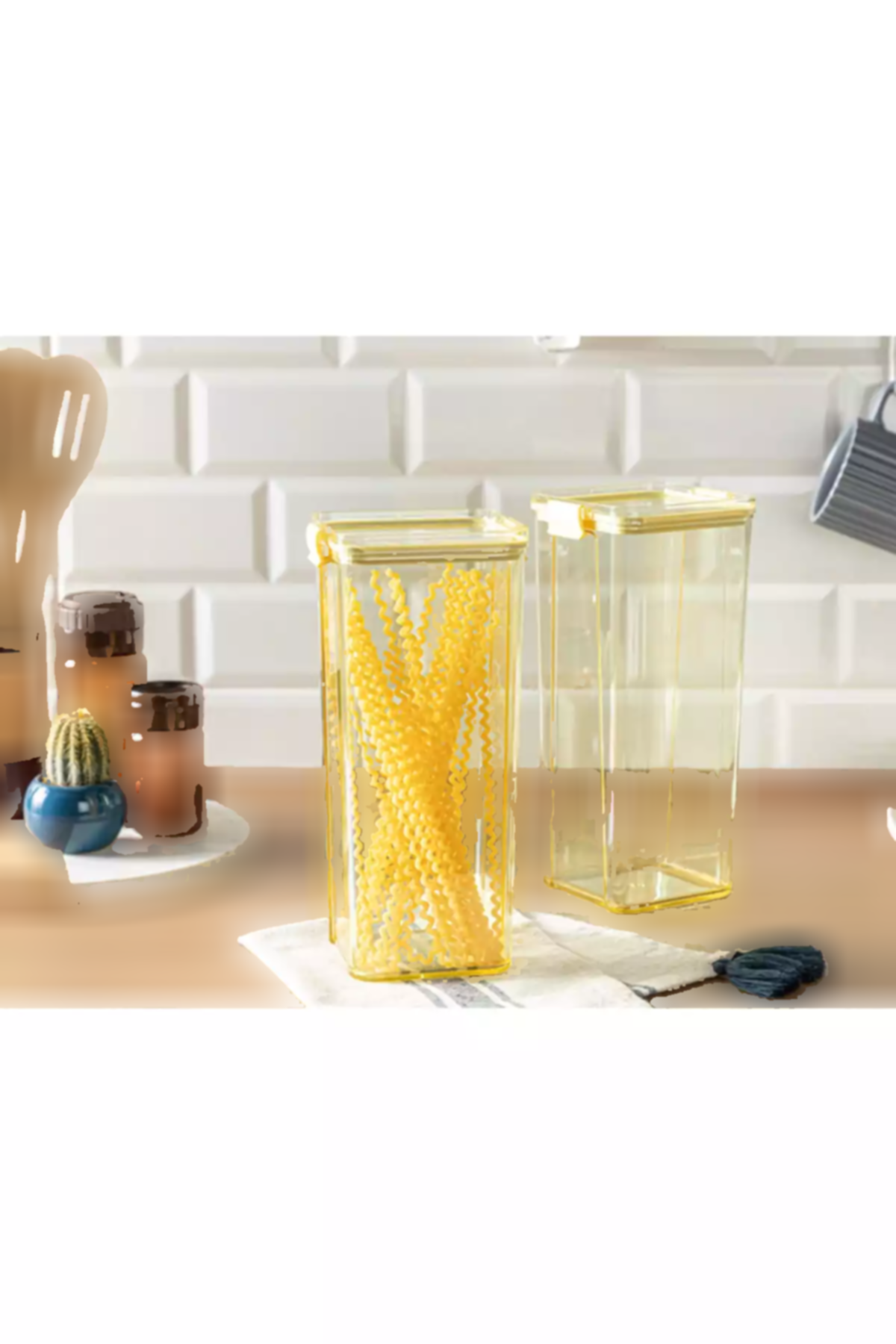 ظرف مواد غذایی پلاستیکی 1800میلی لیتر زرد رنگارتو برند English Home کد 1758379271