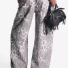بشکه طرحدار شلوار برند Bershka کد 1757389568