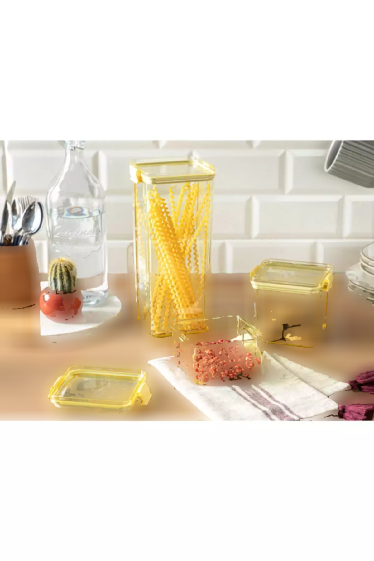 ظرف مواد غذایی پلاستیکی 1800میلی لیتر زرد رنگارتو برند English Home کد 1758379271