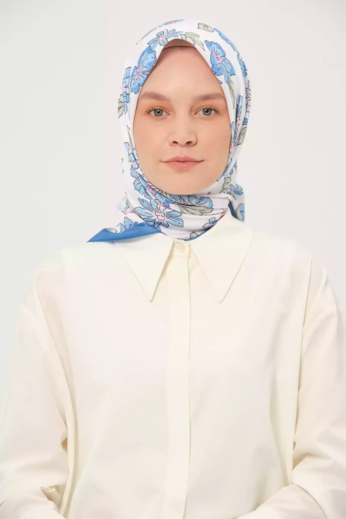 روسری پارچه دیجیتالی تویل چند رنگ 90x90cm برند Madame Polo کد 1757932874