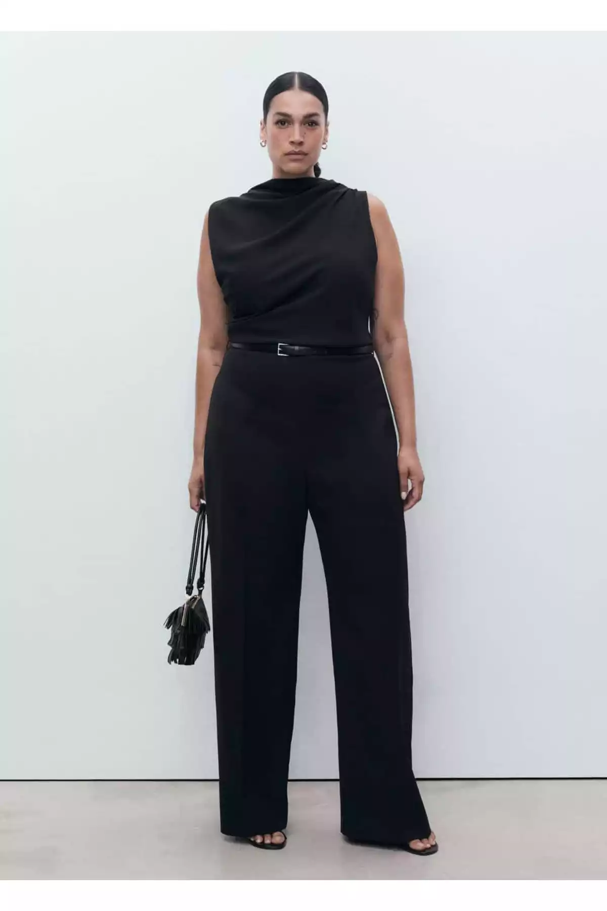 سرهمی یقه بلند کمربنددار برند MANGO کد 1757742190