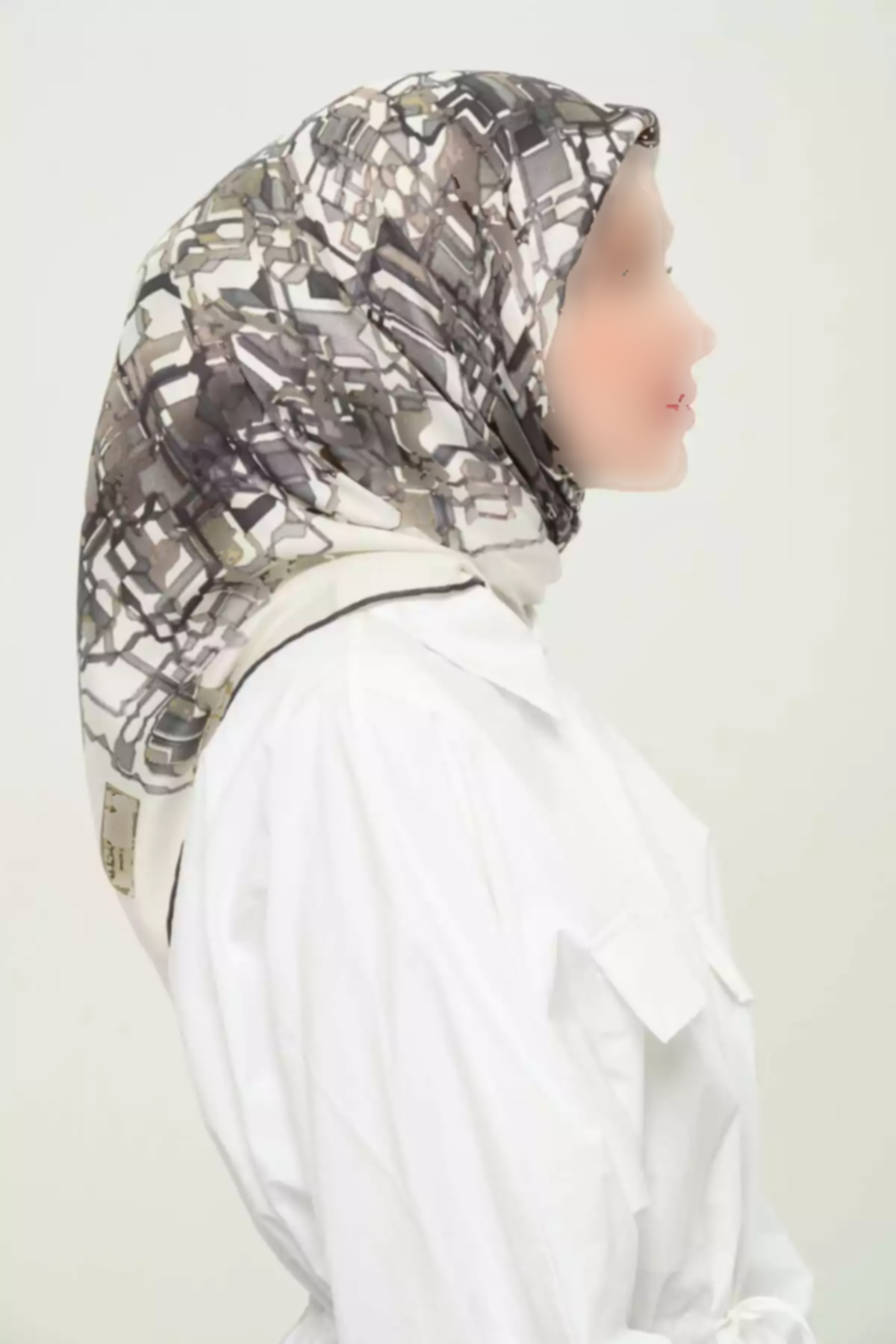 روسری لیز نمیخورد روزانه طرحدار چاپی چند رنگ غیر کریستالی برند Madame Polo کد 1757934671