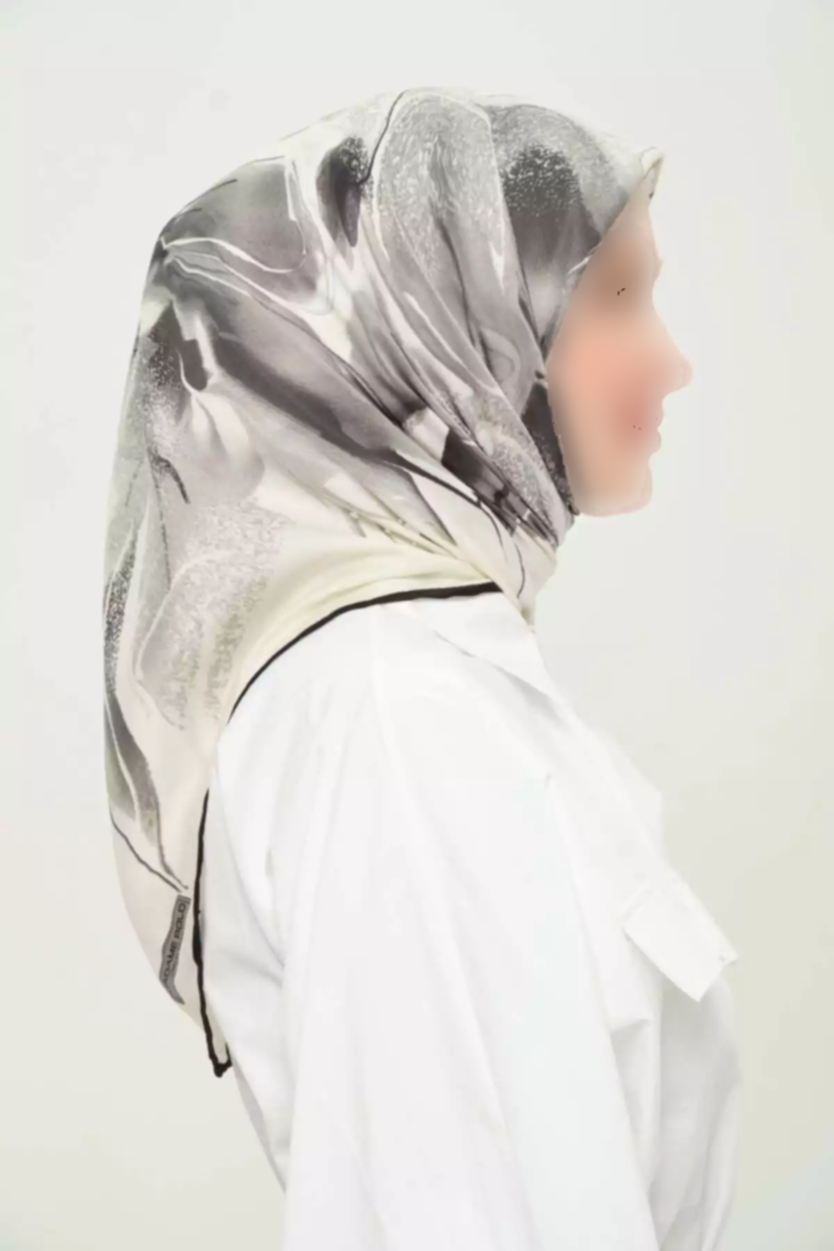 روسری لیز نمیخورد روزانه طرحدار چاپی چند رنگ غیر کریستالی برند Madame Polo کد 1757934731