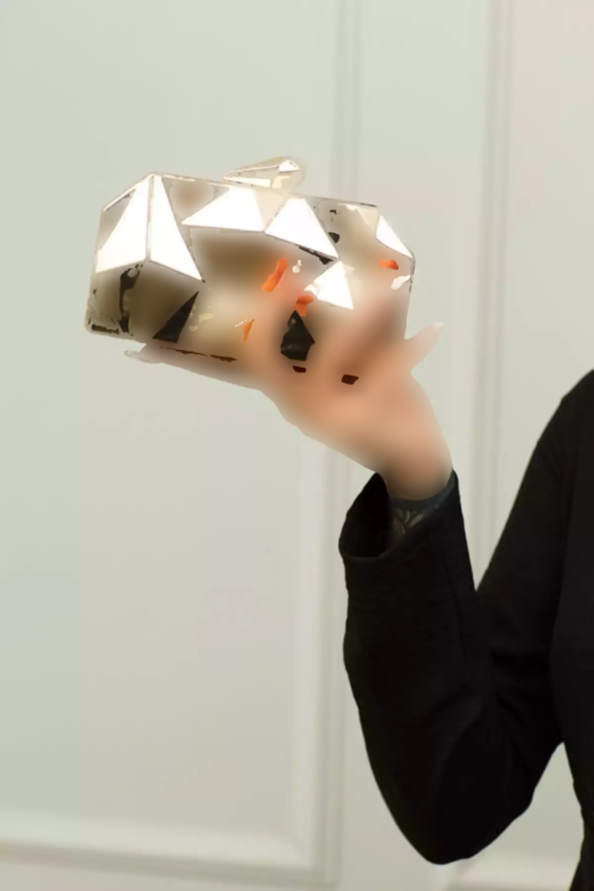 کیف مجلسی فلزی طلایی زنانه برند weem bag کد 1758422464