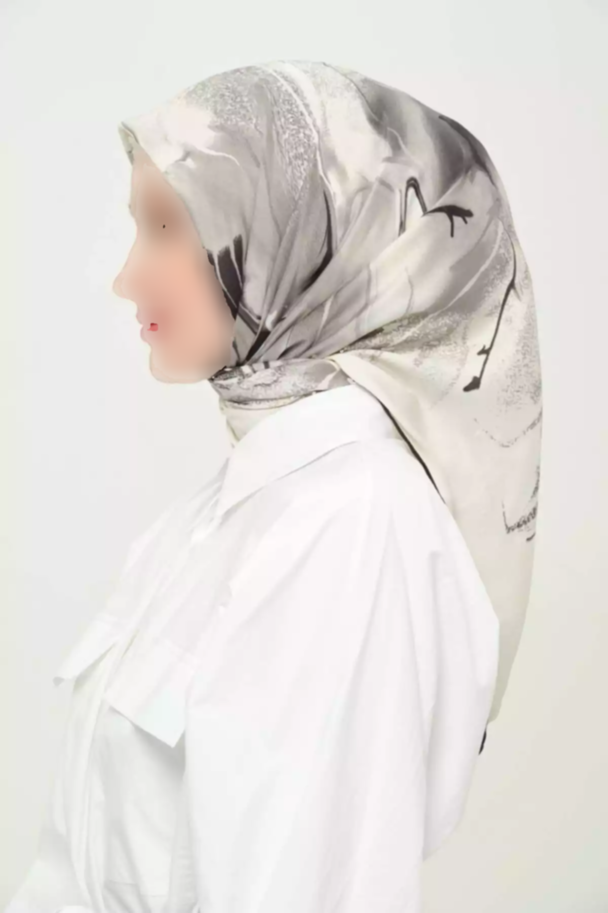 روسری لیز نمیخورد روزانه طرحدار چاپی چند رنگ غیر کریستالی برند Madame Polo کد 1757934731