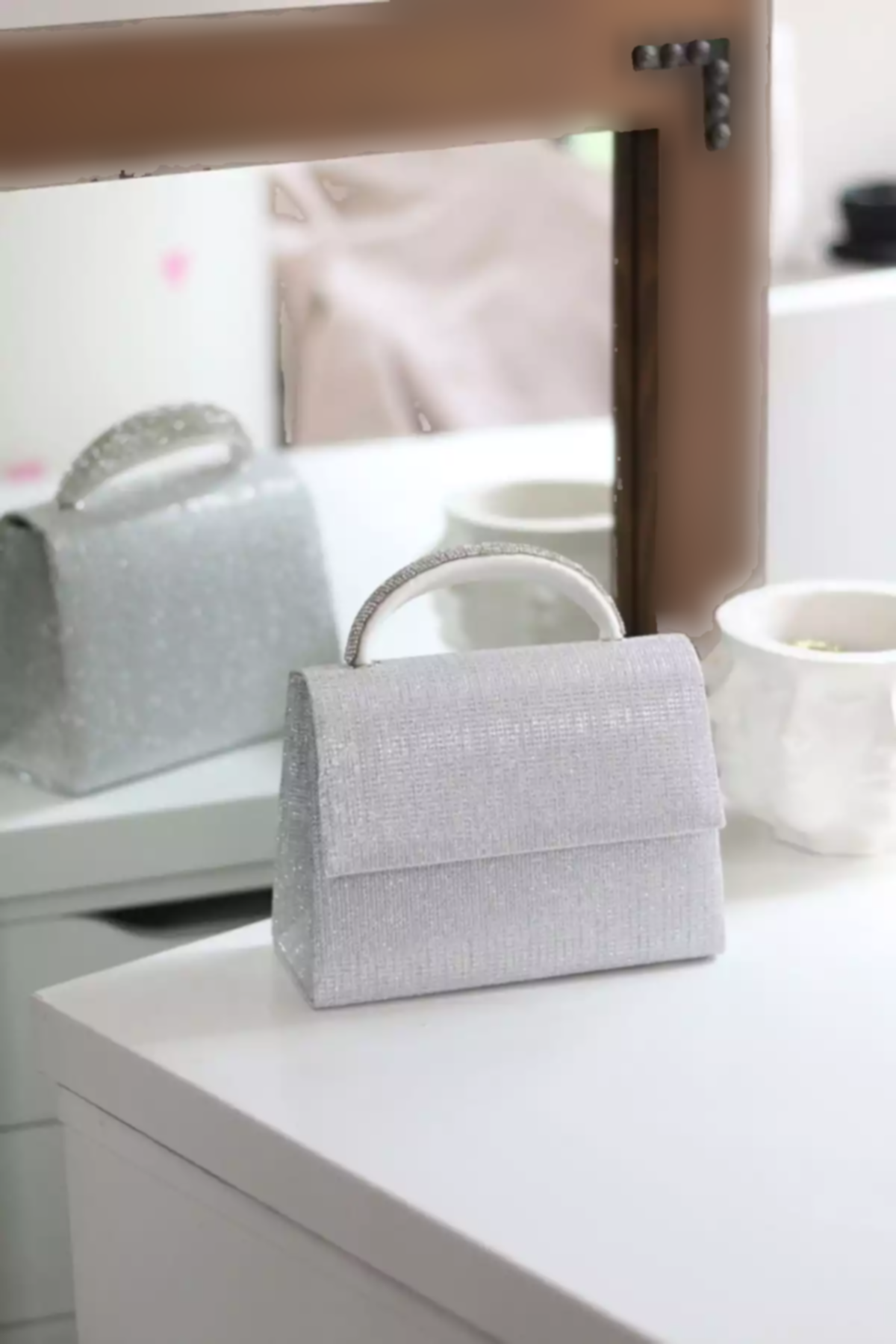 کیف دوشی مجلسی طرحدار اکریلیکی نقره ای زنانه برند Moom Bag کد 1758397266