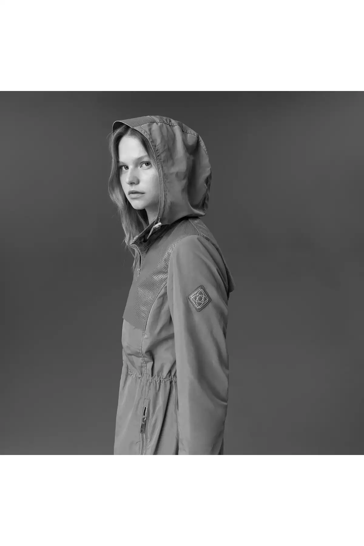 بارانی ضد آب کلاهدار زنانه مشکی برند Desa کد 1757706728