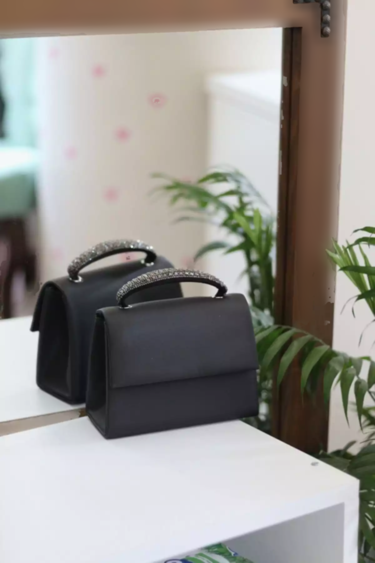 کیف دوشی مجلسی طرحدار مشکی زنانه برند Moom Bag کد 1758390673