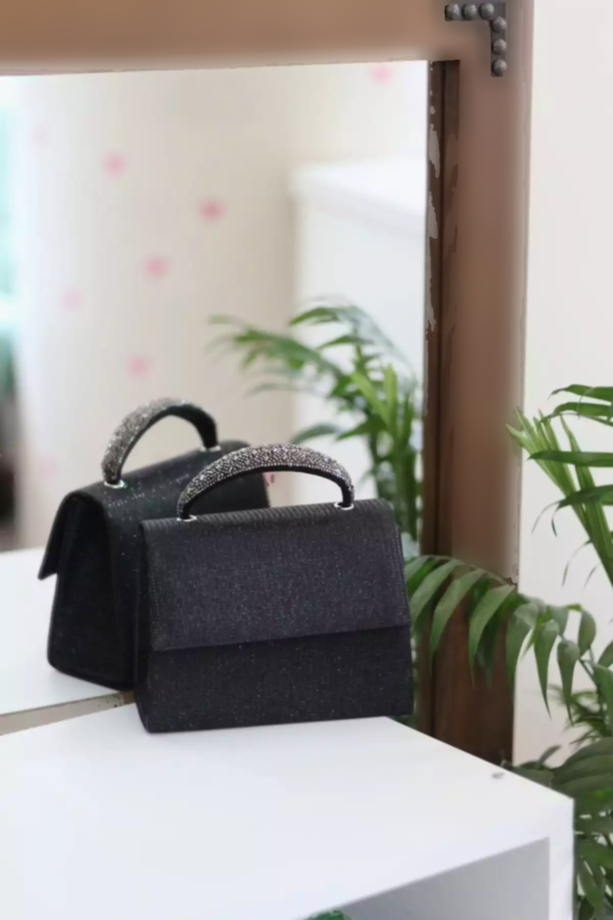 کیف دوشی مجلسی طرحدار اکریلیکی مشکی زنانه برند Moom Bag کد 1758390663