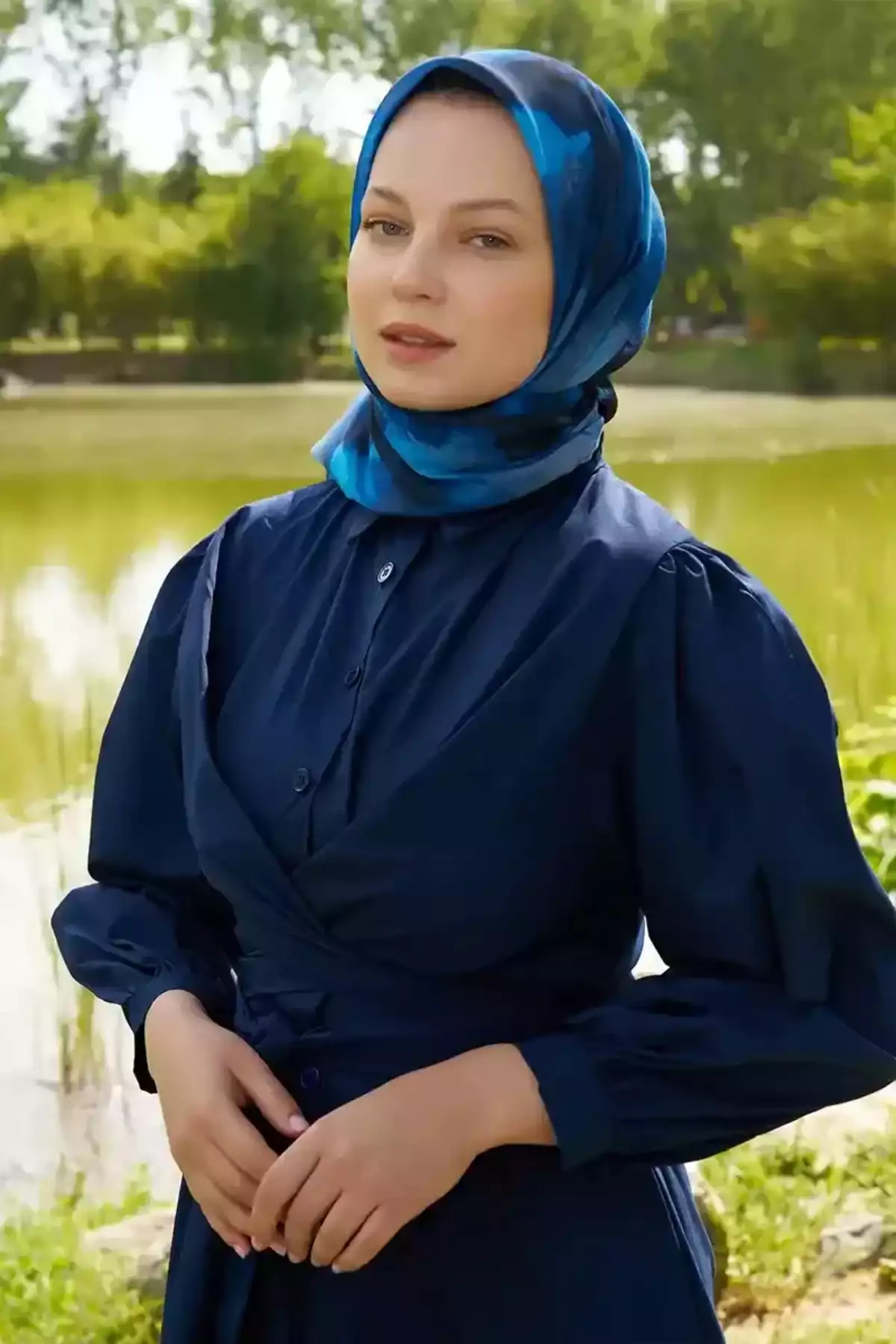 روسری طرح سرمه ای برند Madame Polo کد 1757930650