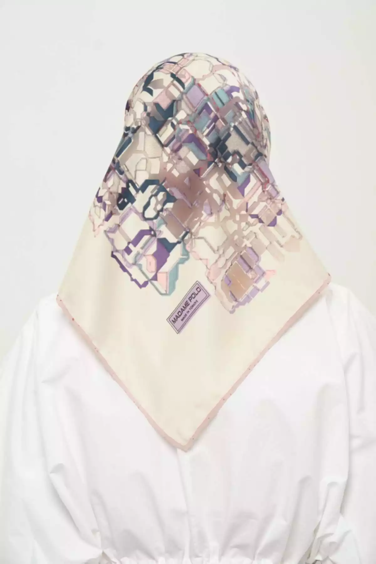 روسری لیز نمیخورد روزانه طرحدار چاپی چند رنگ غیر کریستالی برند Madame Polo کد 1757934666