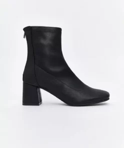 انتخابهای شیک از برند اسوا بگییم | بوت زنانه با ظاهر چرم برند LC Waikiki - 1032355692