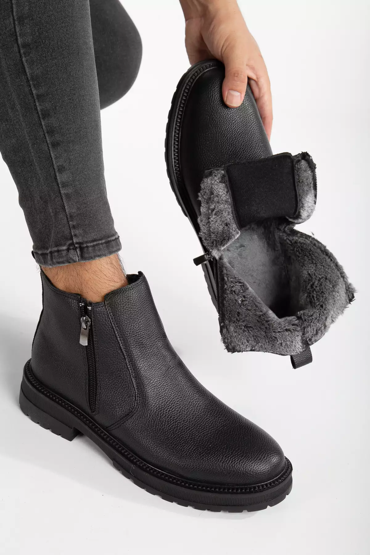 چکمه روزمره مردانه سیاه راحت با داخلی پشمی، مقاوم در برابر سرما و آب، با زیره لاستیکی ضد لغزش. برند Sanvio Tarzkar - 849990499