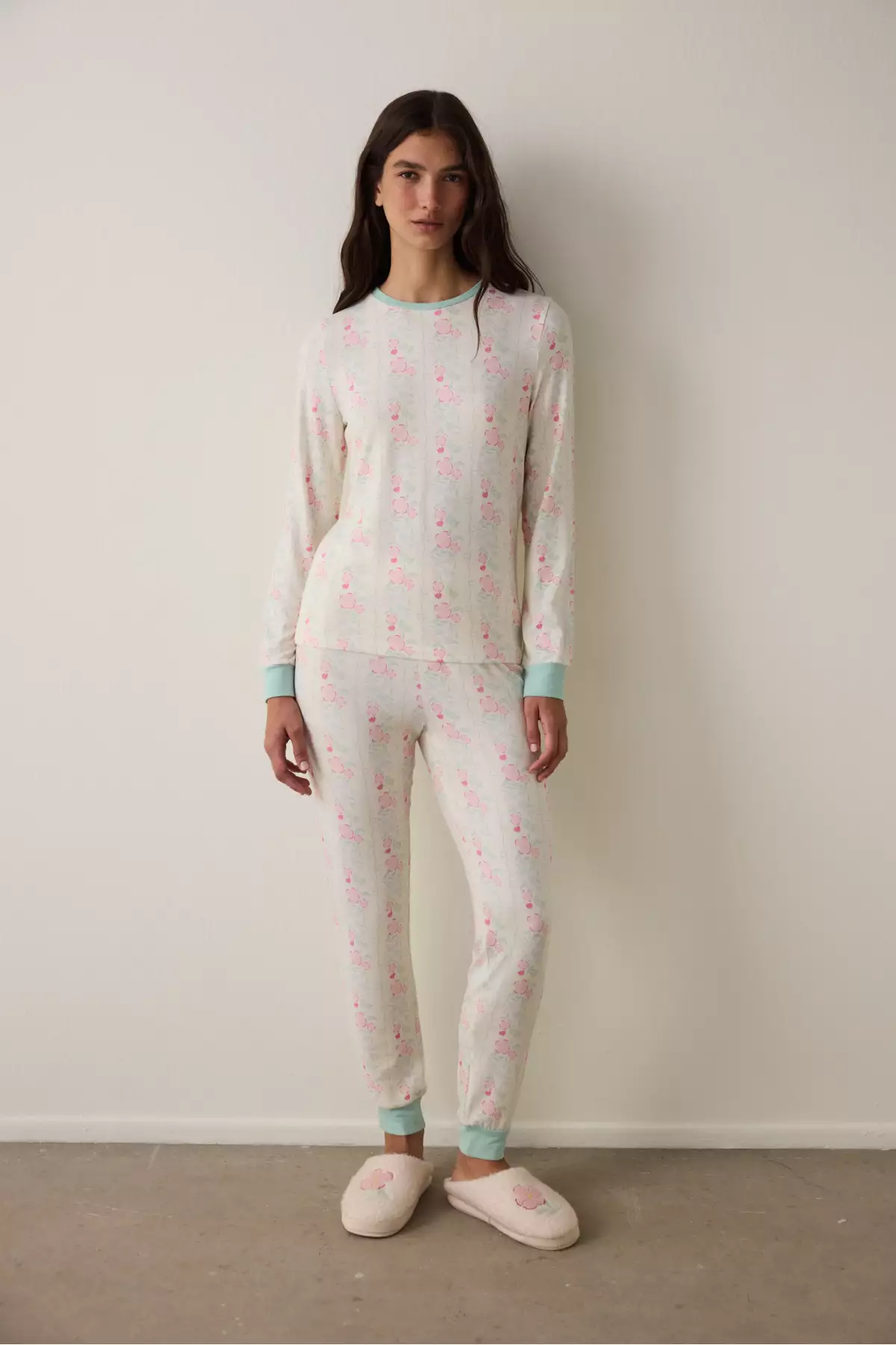 پانچو با گلهای زیبا از برند گاردنیا، با اثر حرارتی، یقه گرد و آستینهای بلند، مخصوص پیژامه. برند Penti - 991655314