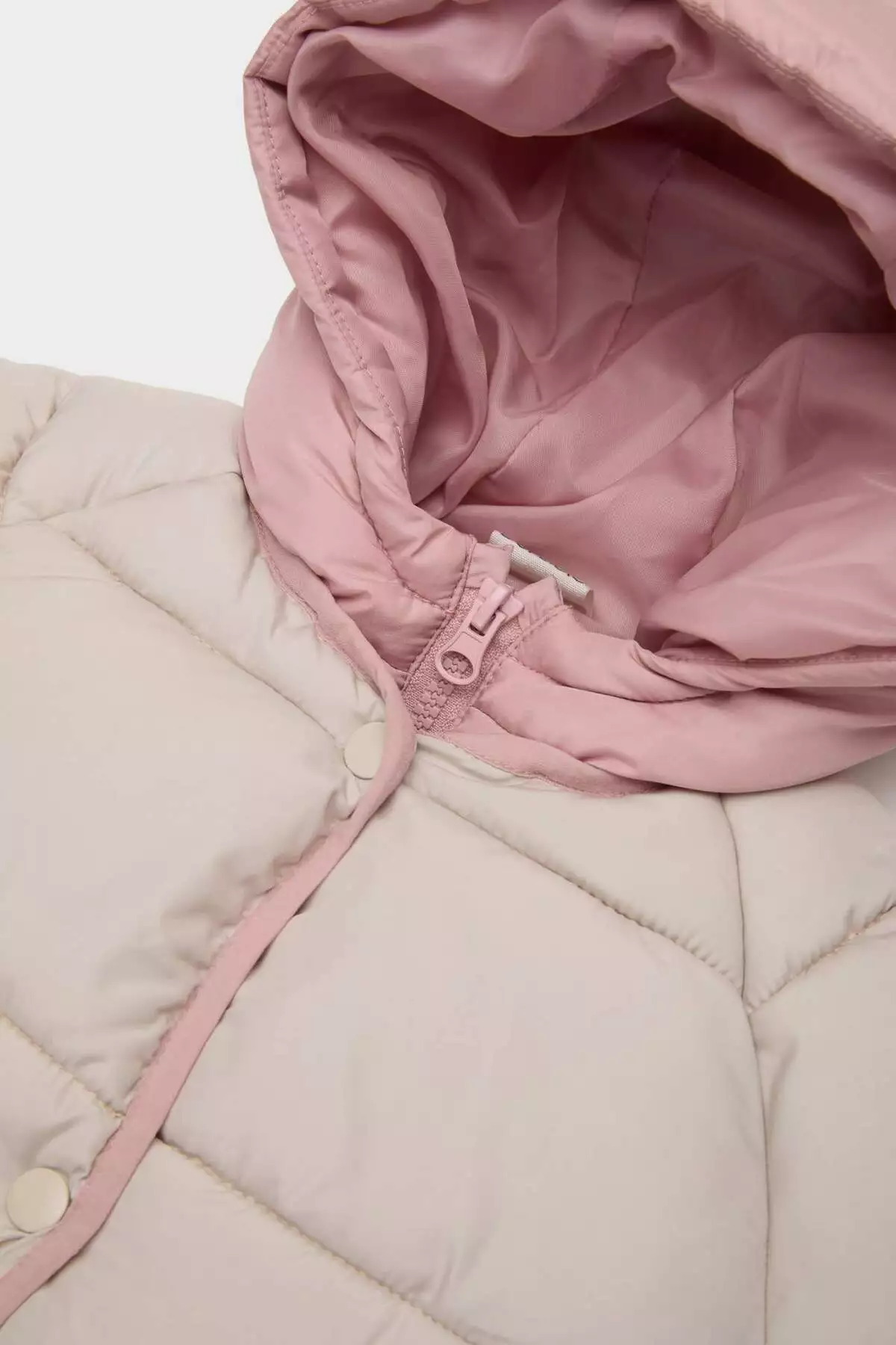 کاپشن پفی دخترانه با آستینهای ریبانا و کلاهدار، با دکمه و ضد آب مدل C5312A524AU برند Defacto - 850432430