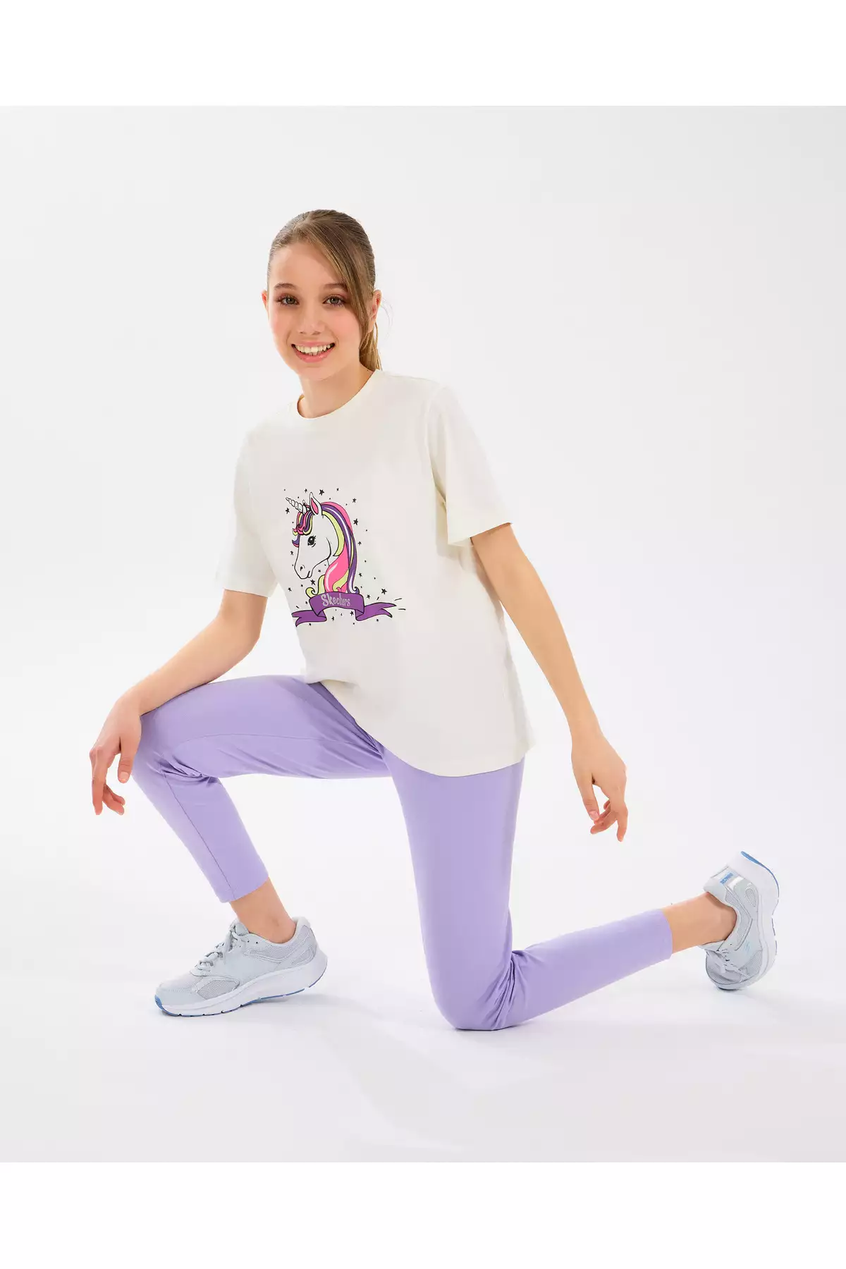 تیشرت گرافیکی برای دختران بزرگ به رنگ سفید خام مدل Sk2510022-102 برند Skechers - 928427632