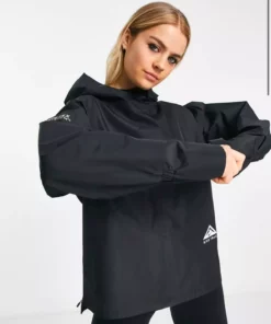 هودی ورزشی دویدن با قابلیت تنفس Gore-Tex Infinium - کاپشن ضدآب و ضدباد زنانه سیاه رنگ برند Nike - 951086385
