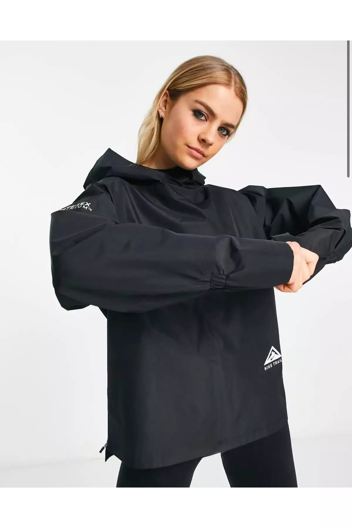 هودی ورزشی دویدن با قابلیت تنفس Gore-Tex Infinium - کاپشن ضدآب و ضدباد زنانه سیاه رنگ برند Nike - 951086385