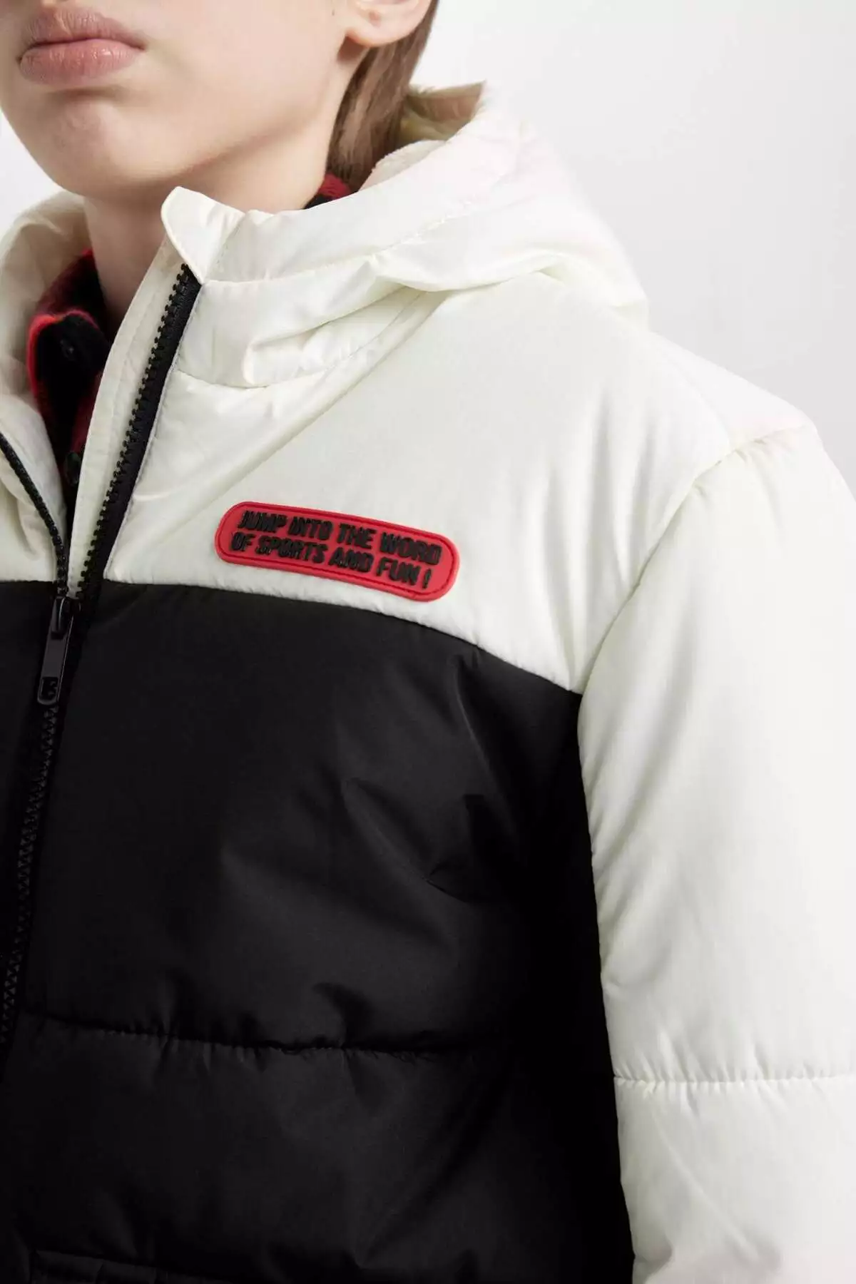 کاپشن پسرانه ضدآب با کلاه و زیپ و جیب، با آستری پولاری C9036A824WN برند Defacto - 879220979