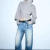 هفته بافتنی با جزئیات لبهدار، کاپشنی که به بدن چسبیده است برند Bershka - 992657236