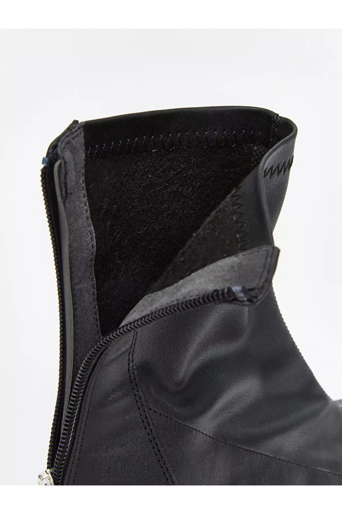 از فروشگاه UZG استایل خود را بسازید | بوت زنانه با ظاهر چرمی برند LC Waikiki - 1032335032