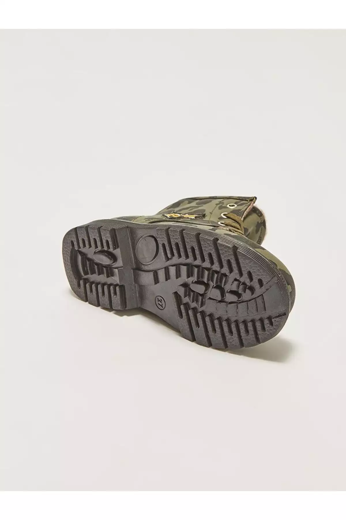 بوت نوزاد پسر با طراحی کموفلاژ و آستر پشمی، دارای بند و زیپ برند LC Waikiki - 940341870