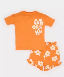 ست دو تکه دخترانه شامل تیشرت کوتاه آستین و شورت گلدار برند Defacto - 938634497