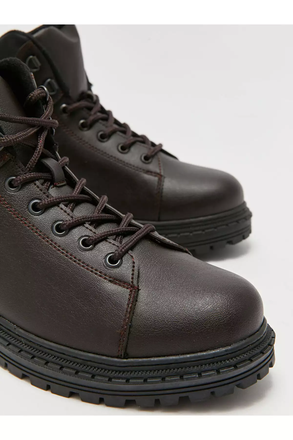 چکمه مردانه با ظاهر چرم و بنددار ال سی وی برند LC Waikiki - 805075331