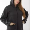 کاپشن کلاهدار زنانه سایز بزرگ با جیب زیپی جلو و جزئیات چرم مصنوعی رنگ طوسی تیره 65N37179 برند Şans - 772143654