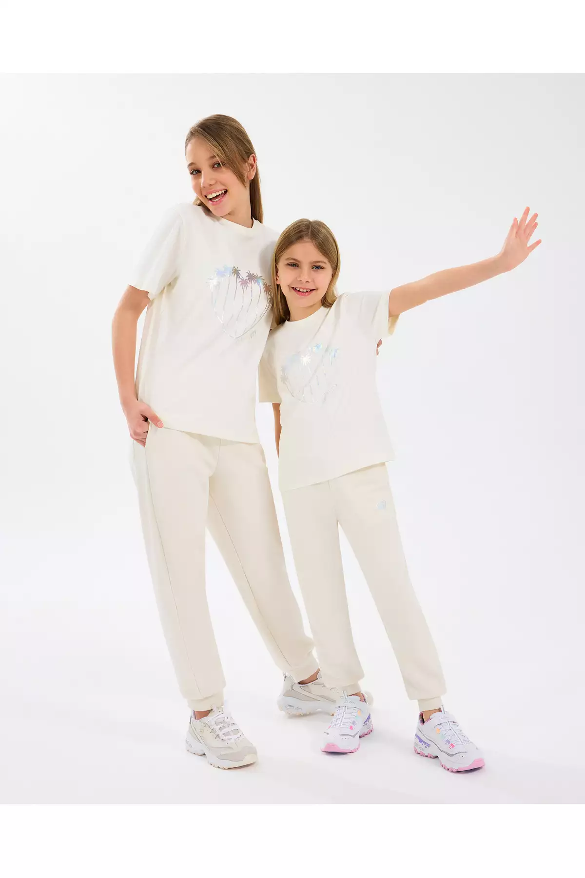 تیشرت گرافیکی بزرگ دخترانه رنگ کرم Off White مدل Sk2510122-102 برند Skechers - 928427859