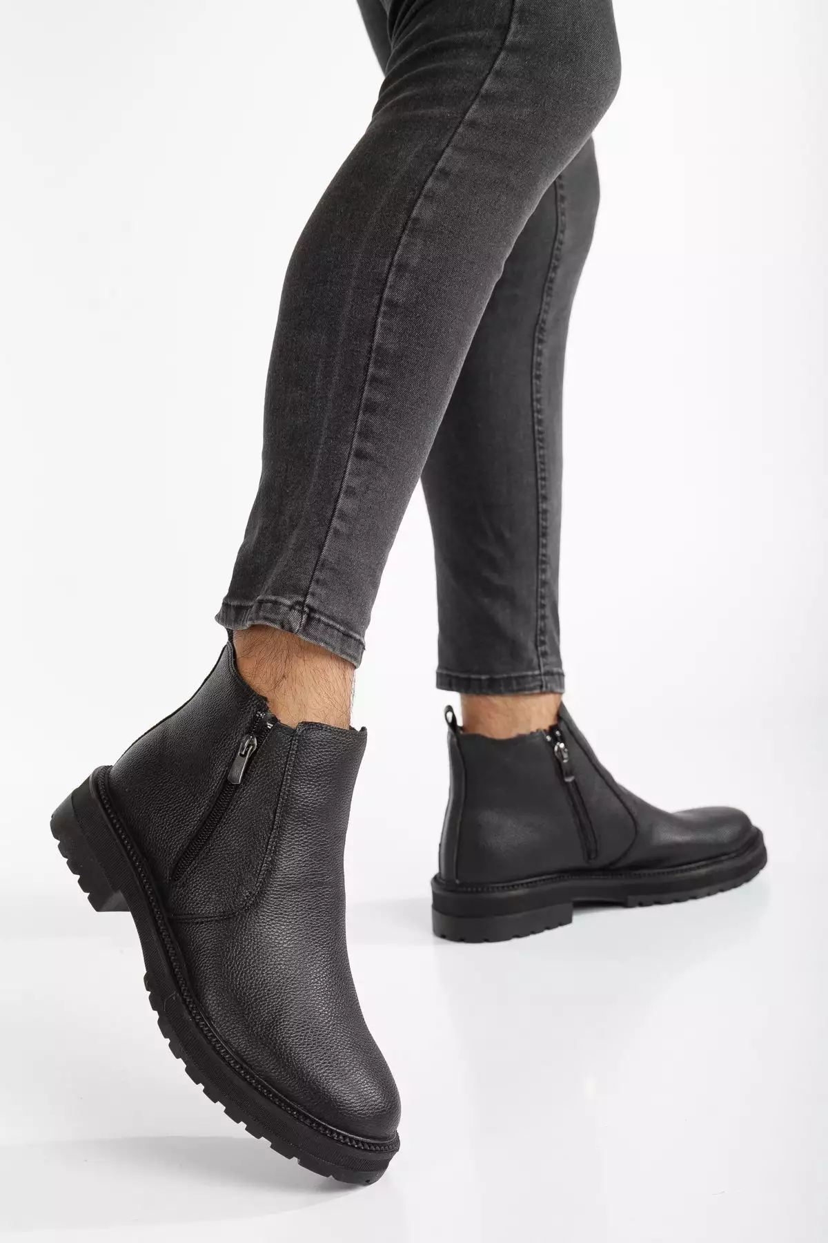 چکمه روزمره مردانه سیاه راحت با داخلی پشمی، مقاوم در برابر سرما و آب، با زیره لاستیکی ضد لغزش. برند Sanvio Tarzkar - 849990499