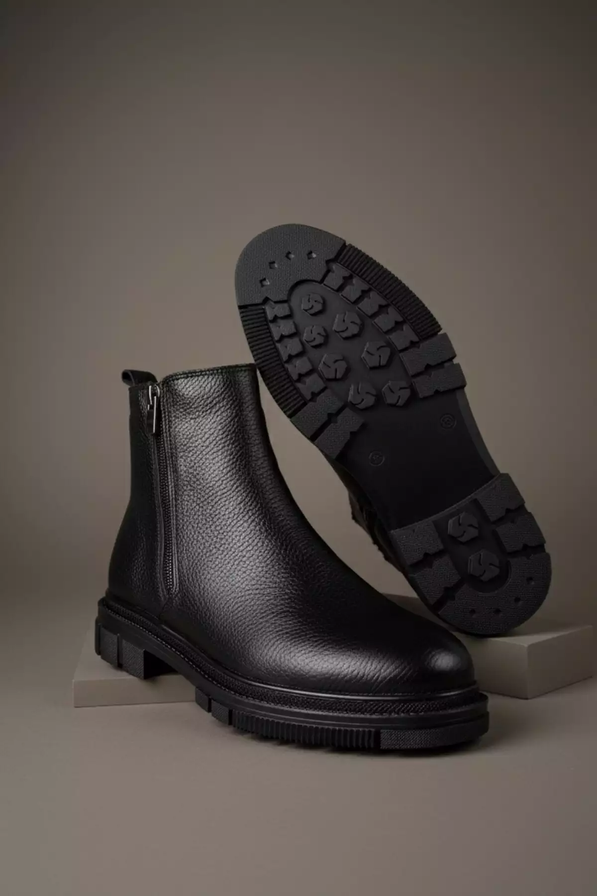 بوت پاییزی مردانه چلسی با چرم طبیعی و دو زیپ برند Muggo - 1000805671