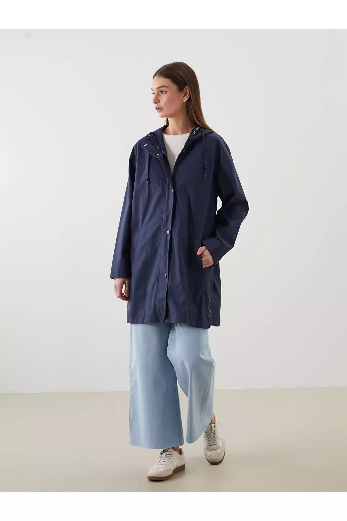 بارانگیر ساده کلاهدار زنانه اوزمارکا فصل جدید برند LC Waikiki - 1005411765