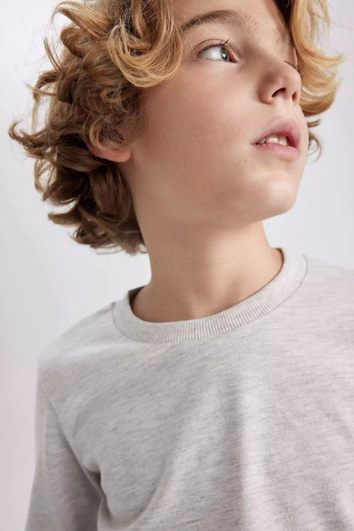 تیشرت ساده یقه گرد بلند آستین برای پسران مدل B7771A8NS برند Defacto - 857642089