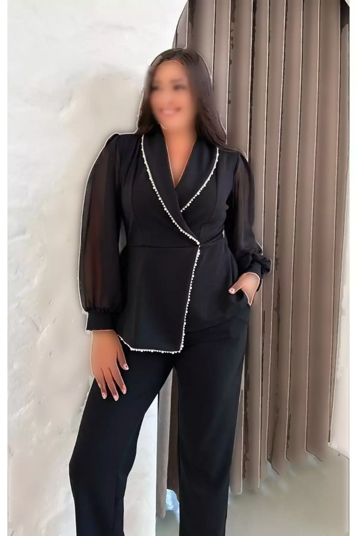 ست شیک ابریشمی زنانه با یقه کراوات و آستین بادکنکی، جزئیات مرواریدی، سایز بزرگ، رنگ مشکی 25009 برند Butik Nilyam - 992404572