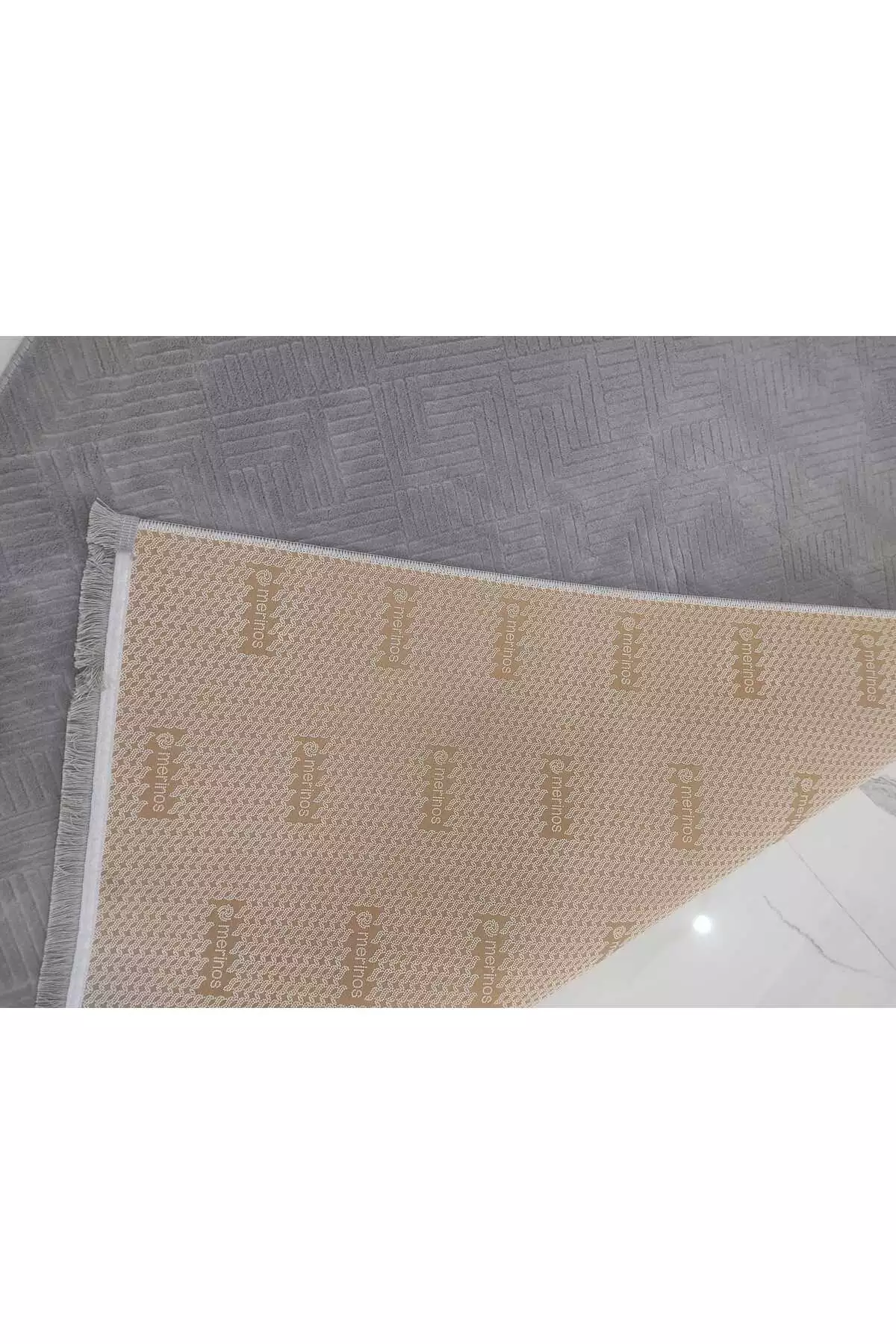 فرش اتاق، سالن، راهرو و آشپزخانه با لبههای طوسی و زیرهی ضد لغزش برند Merinos - 812051604