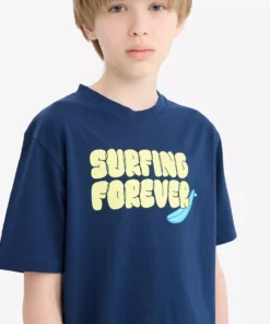 تیشرت کوتاه آستیندار با یقه دوچرخهای و طرح چاپی برای پسر بچهها مدل E0183A825HS برند Defacto - 936860798