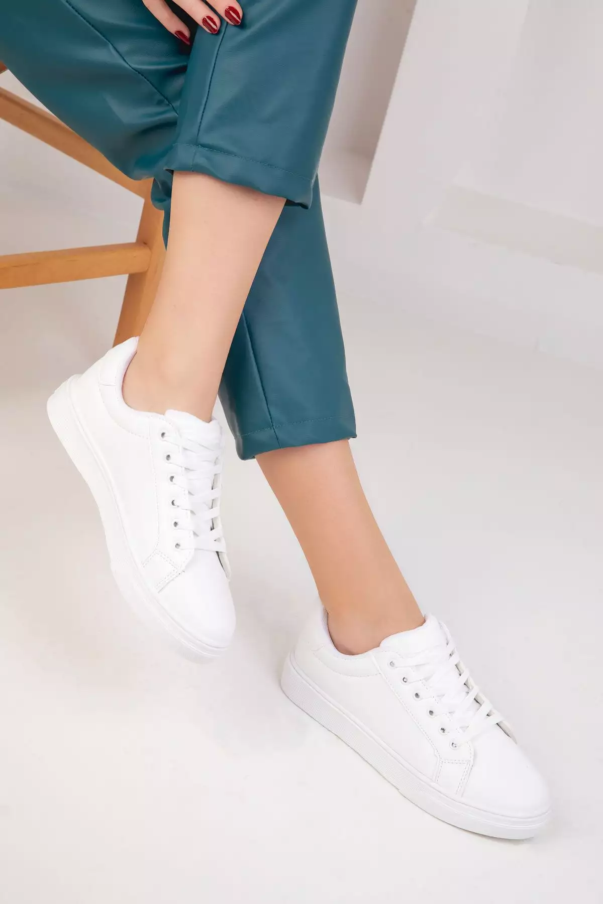کفش ورزشی سفید زنانه ۱۴۳۹۵ برند SOHO - 34414265